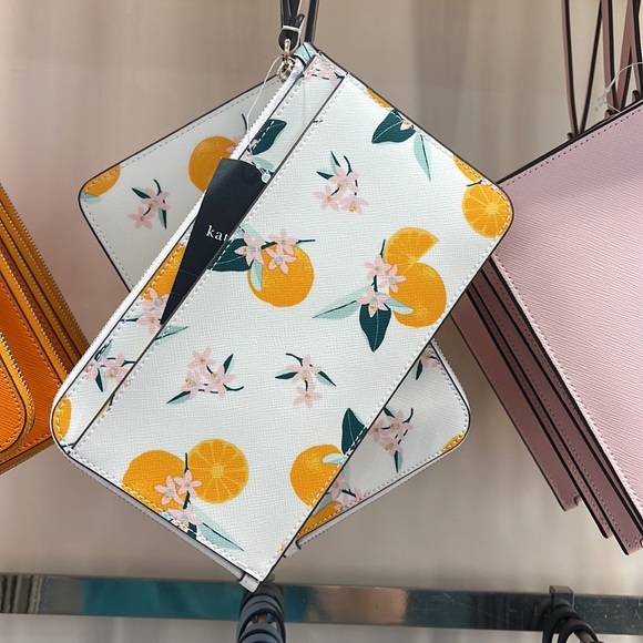 Kate Spade Lucy Orange Toss Printed Medium L-Zip Wristlet
Cream Multi
NWT - Picture 9 of 16